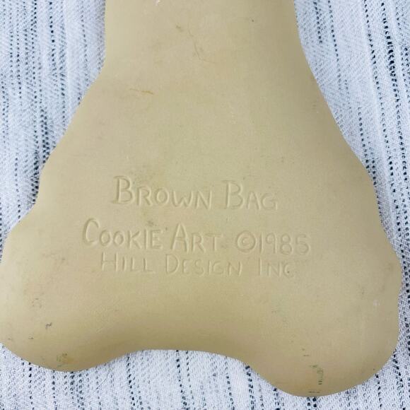 Vintage Raggedy Ann Brown Bag Cookie Art Ceramic Cookie Mold - Picture 3 of 4